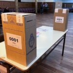 Una elección con baja participación y resultados con demora